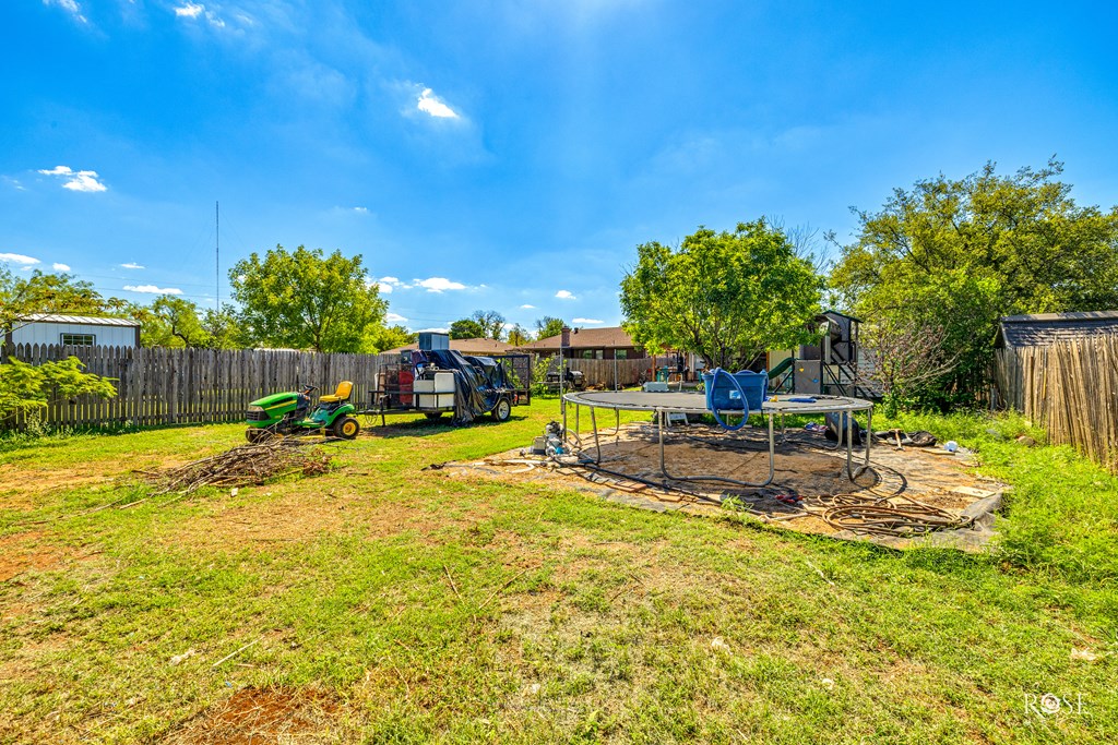 2918 N Oakes St Property Photo 28