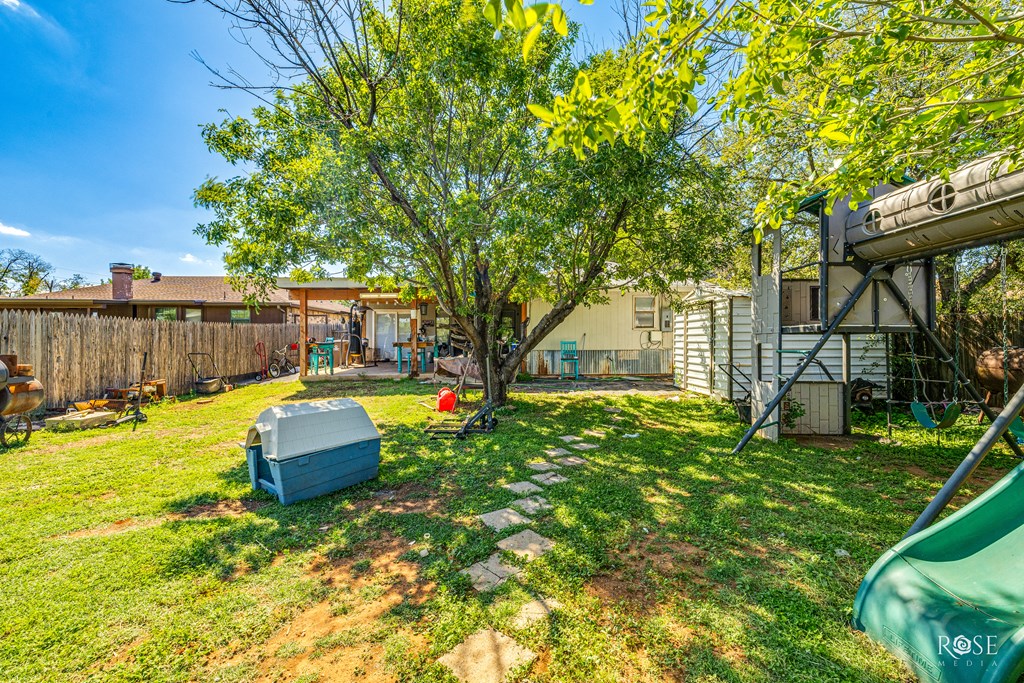 2918 N Oakes St Property Photo 29