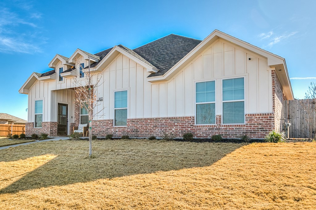 3633 Silver Spur Dr Property Photo 3