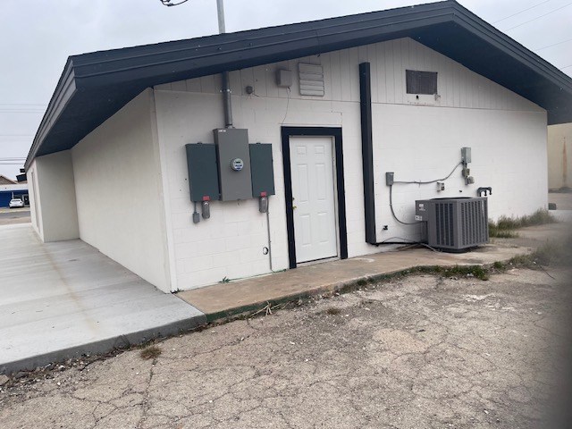 3027 N Chadbourne St Property Photo 8