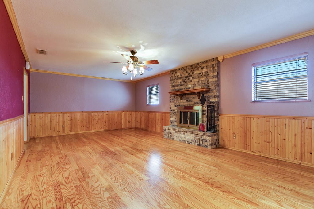 1002 Country Club Rd Property Photo 11