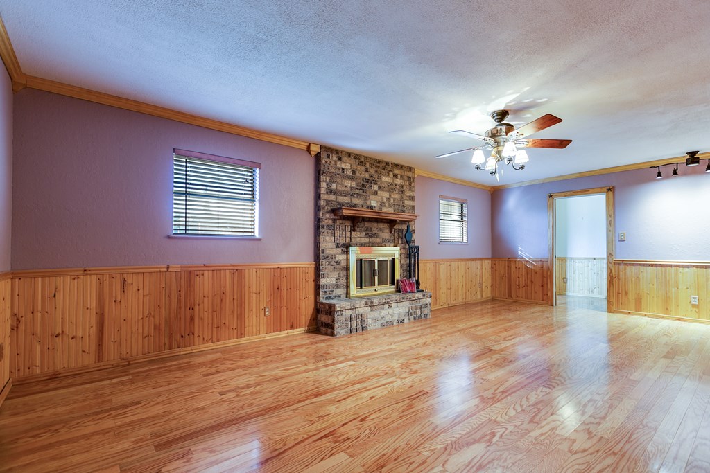 1002 Country Club Rd Property Photo 13