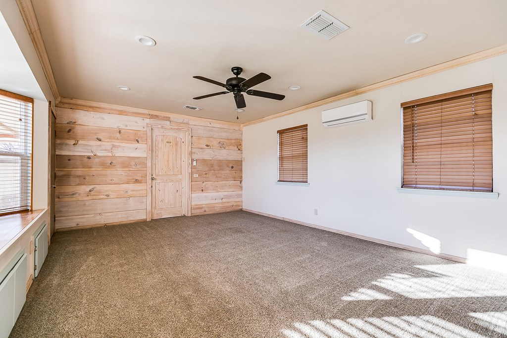 1002 Country Club Rd Property Photo 15