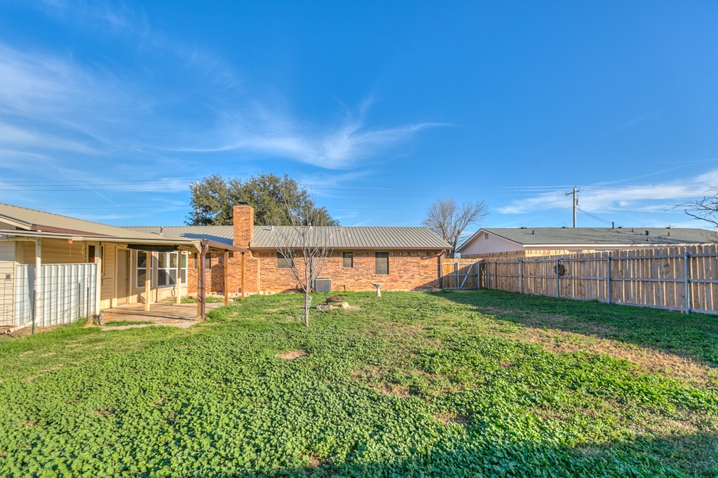 1002 Country Club Rd Property Photo 26