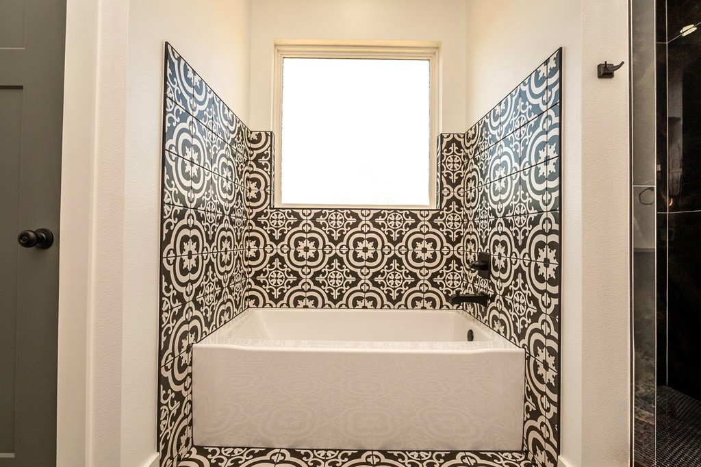 5721 Melrose Ave Property Photo 12