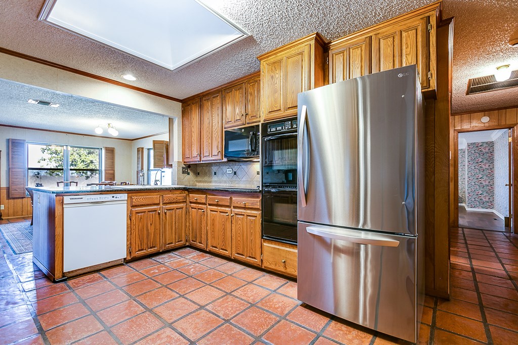 1000 Lakeside Dr Property Photo 17