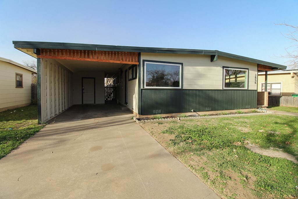 2856 Junius St Property Photo 3