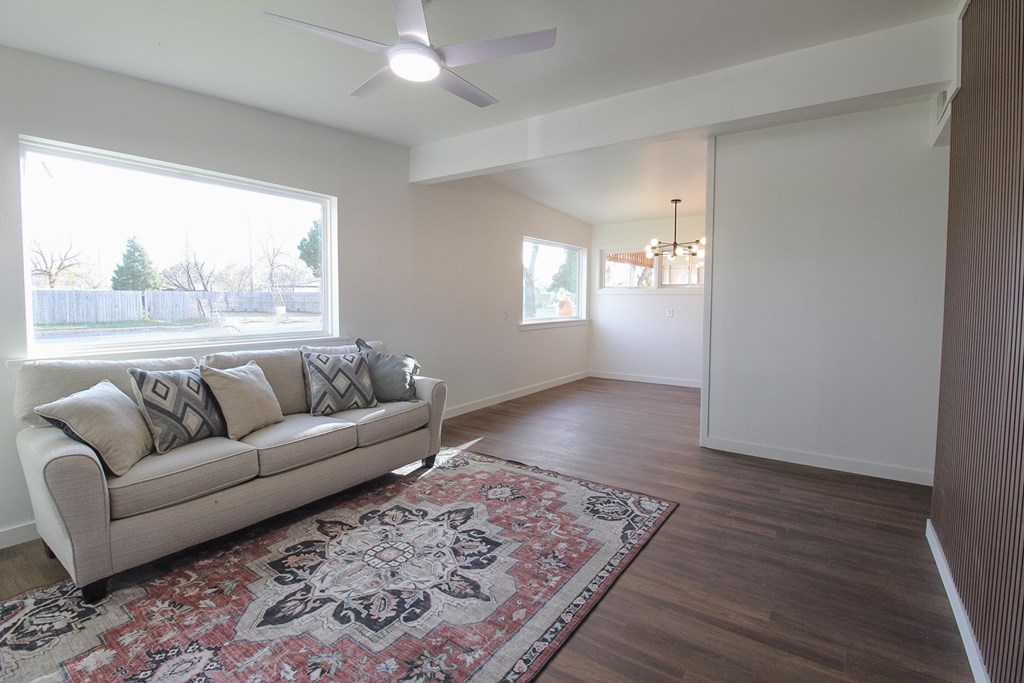 2856 Junius St Property Photo 4