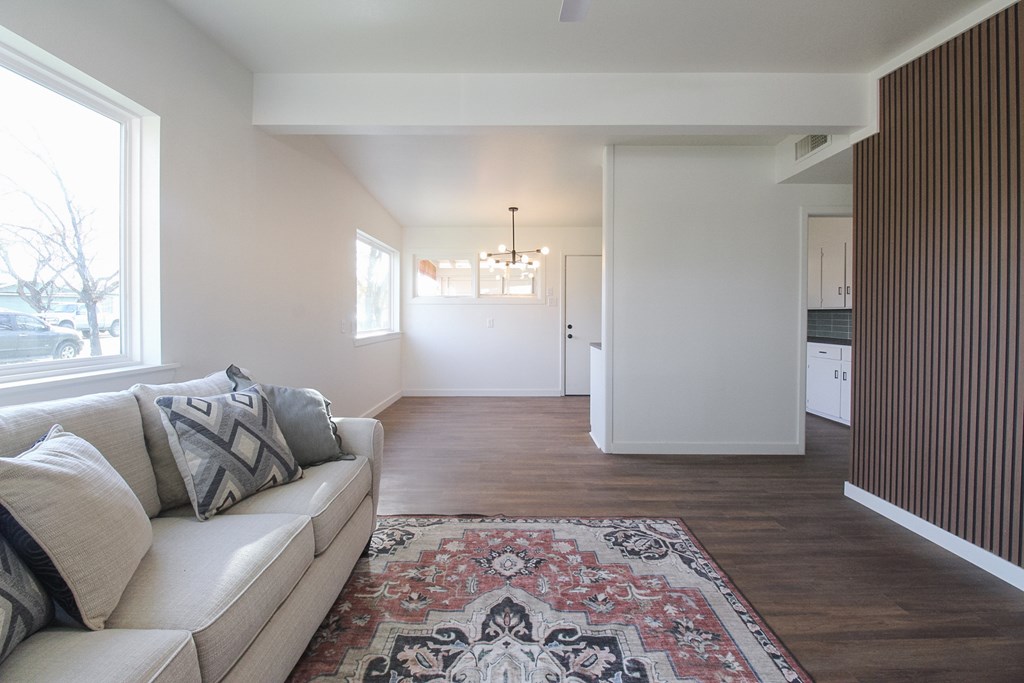 2856 Junius St Property Photo 5