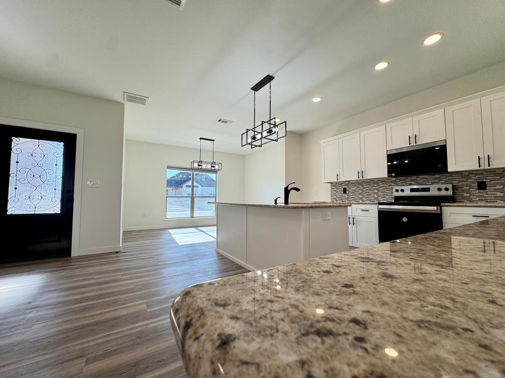 3634 Silver Spur Dr Property Photo 3