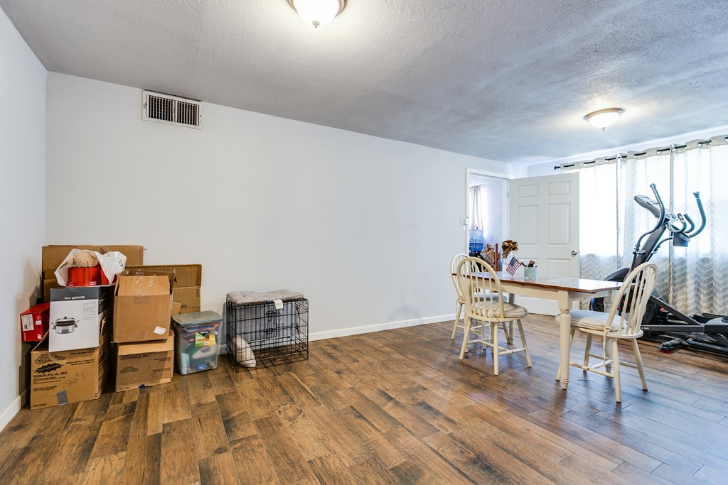 201 W 23rd St Property Photo 16