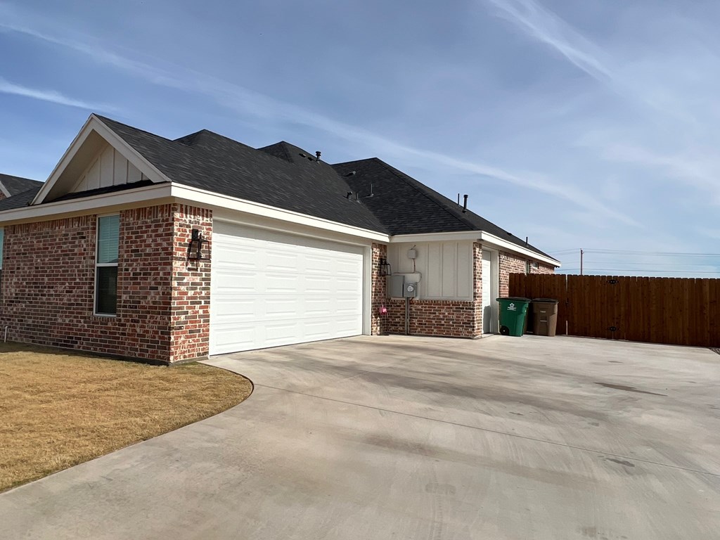 4734 Wolf Creek Dr Property Photo 4