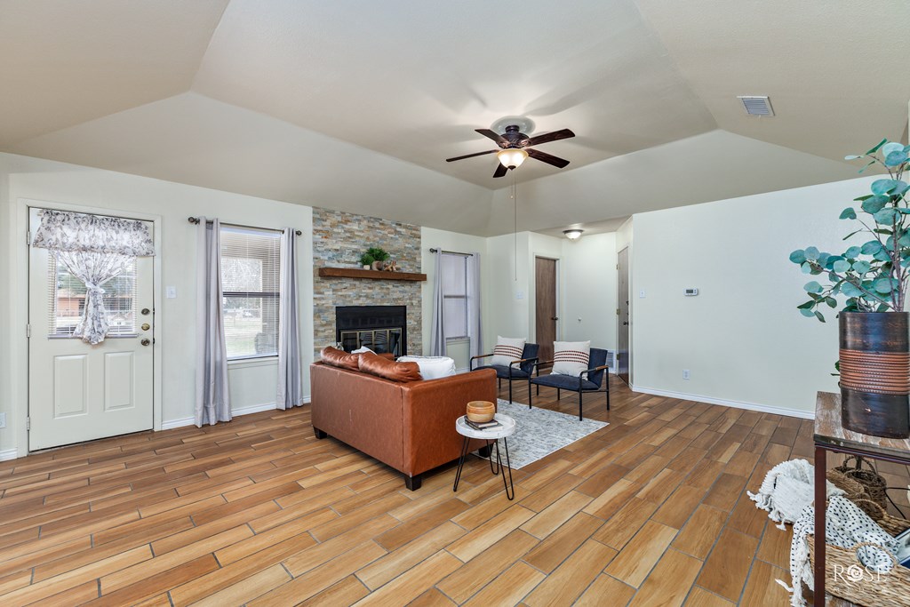 1037 Crickett Lane Property Photo 7