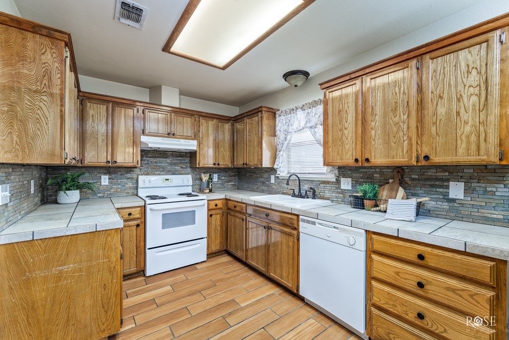 1037 Crickett Lane Property Photo 11
