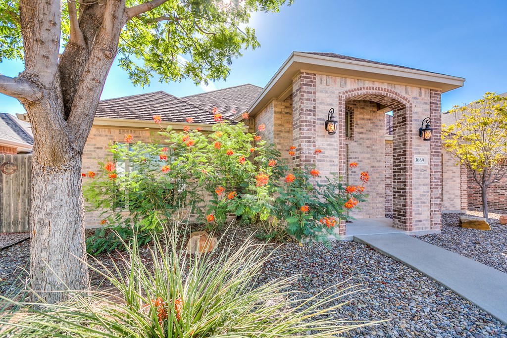 3069 Champions Circle Property Photo 4
