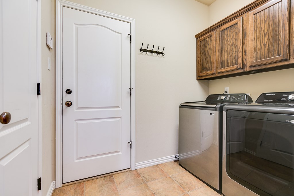 3069 Champions Circle Property Photo 25