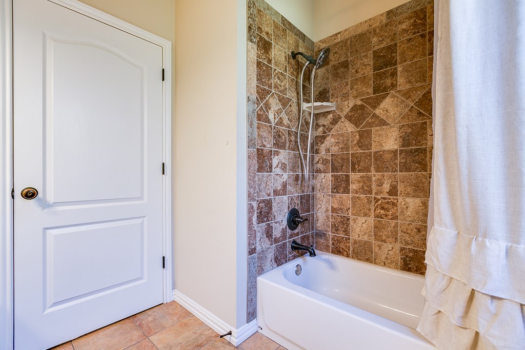 3069 Champions Circle Property Photo 36