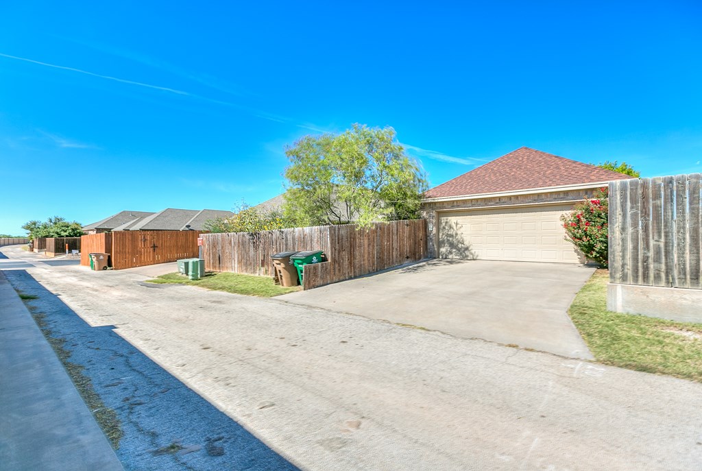 3069 Champions Circle Property Photo 39