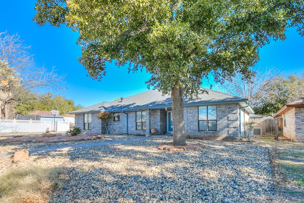 3438 Walnut Hill Dr Property Photo 3