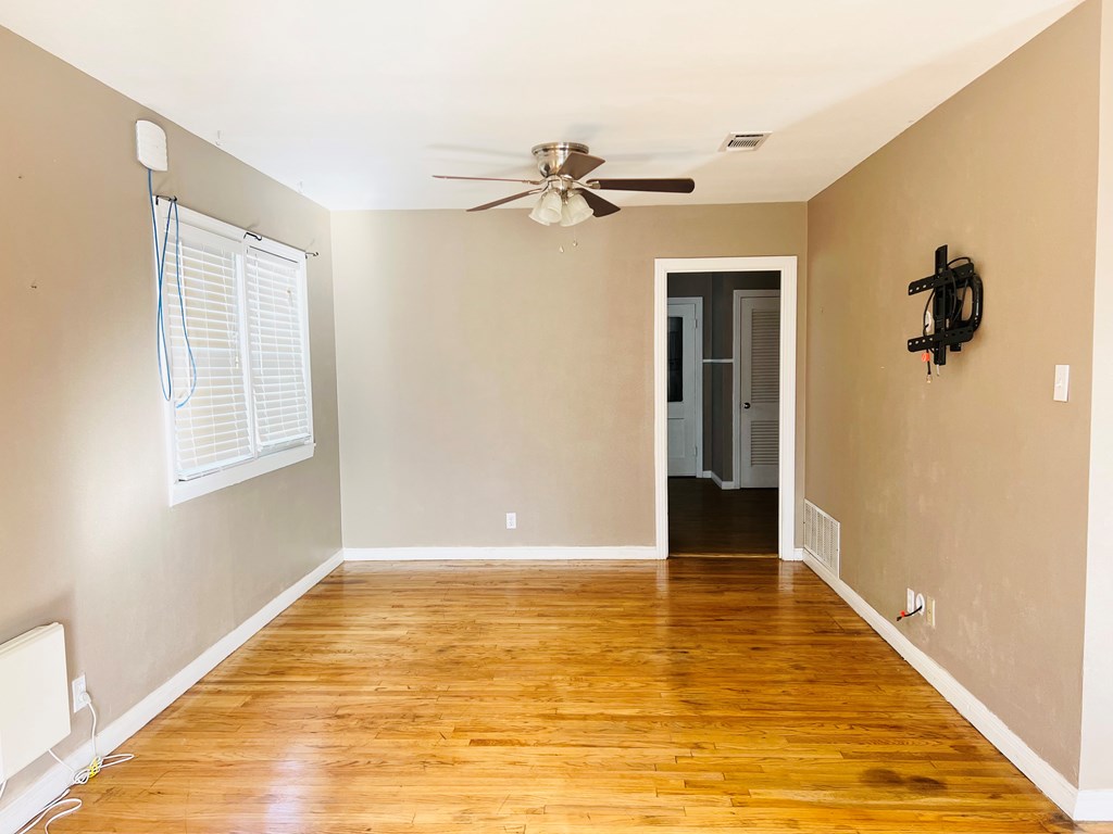 2010 Conchita St Property Photo 3