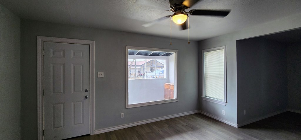 326 N Montague Ave Property Photo 9