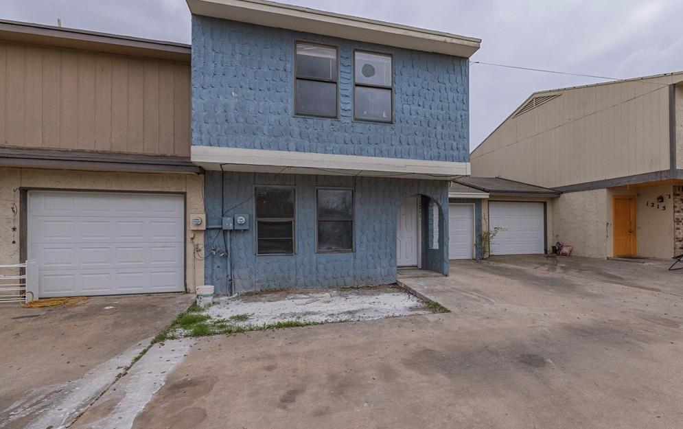 1211 N Garfield St Property Photo 2