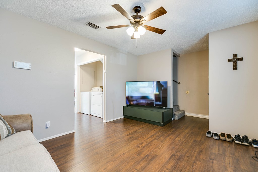 1211 N Garfield St Property Photo 4