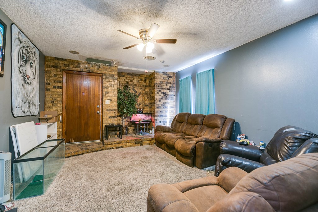 1211 N Garfield St Property Photo 15