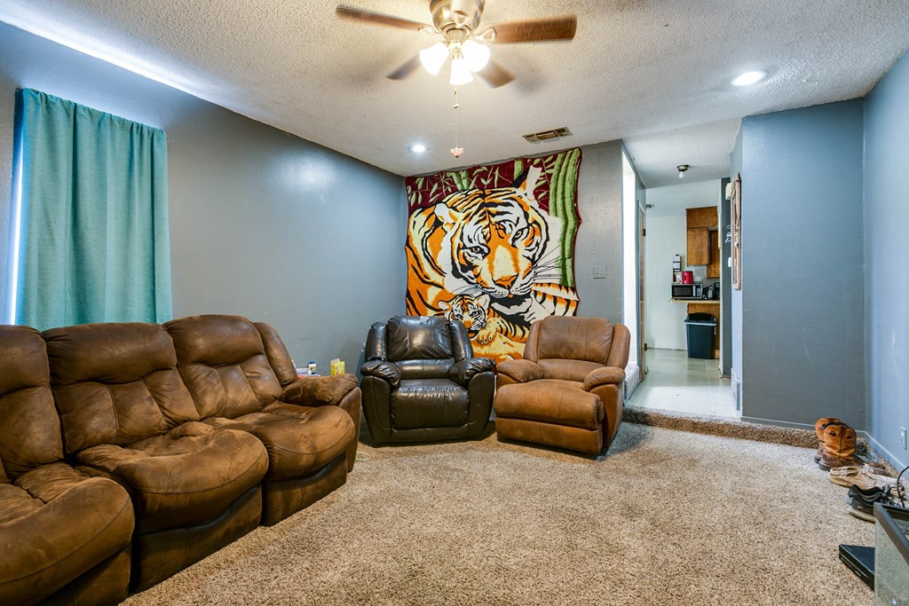 1211 N Garfield St Property Photo 16