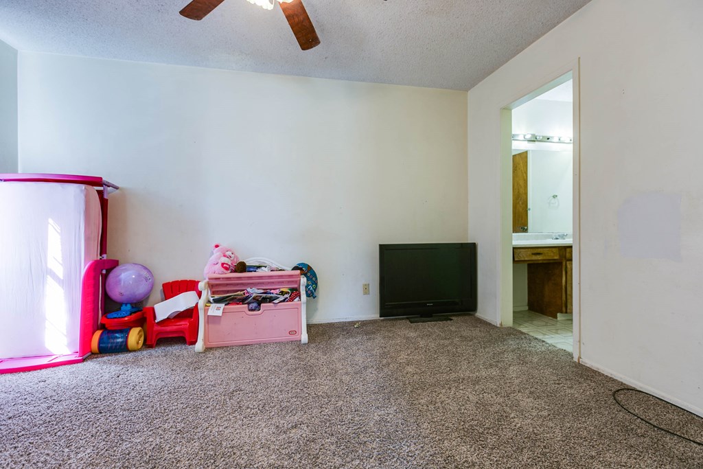 1211 N Garfield St Property Photo 20