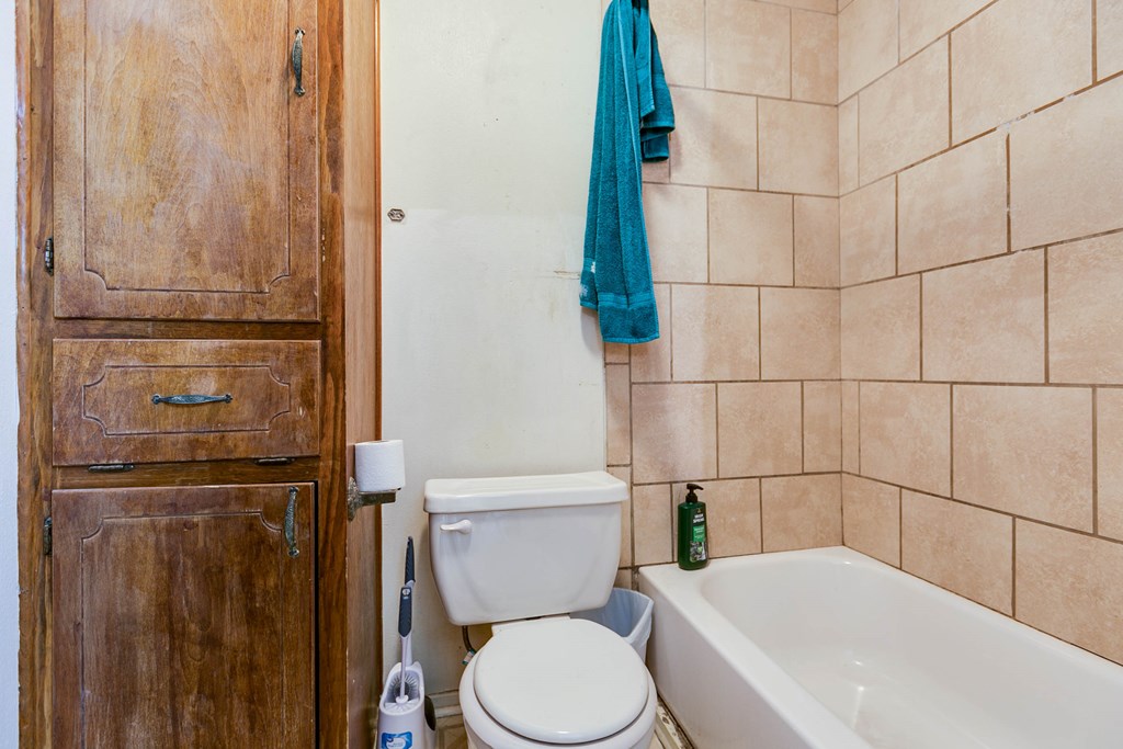 1211 N Garfield St Property Photo 21