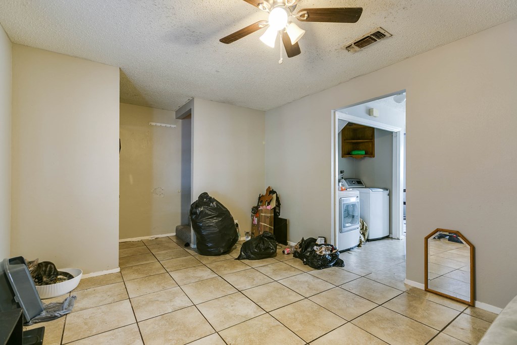 1211 N Garfield St Property Photo 32