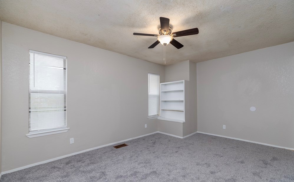 1211 N Garfield St Property Photo 37