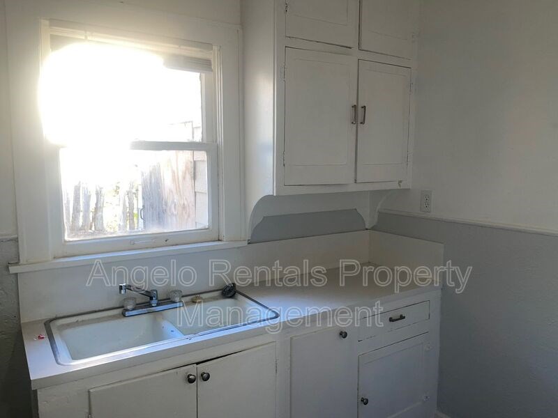 613 N Jefferson St Property Photo 3