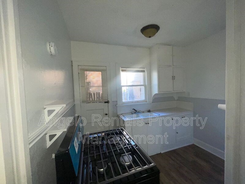 613 N Jefferson St Property Photo 4