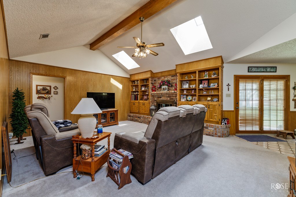 3721 Blumentritt Rd Property Photo 8