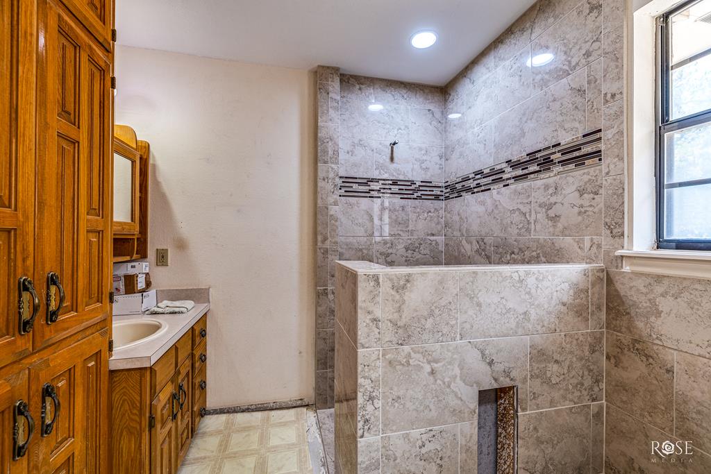 3721 Blumentritt Rd Property Photo 26