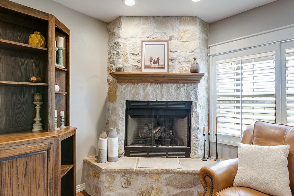 15555 Deer Valley Loop Property Photo 6
