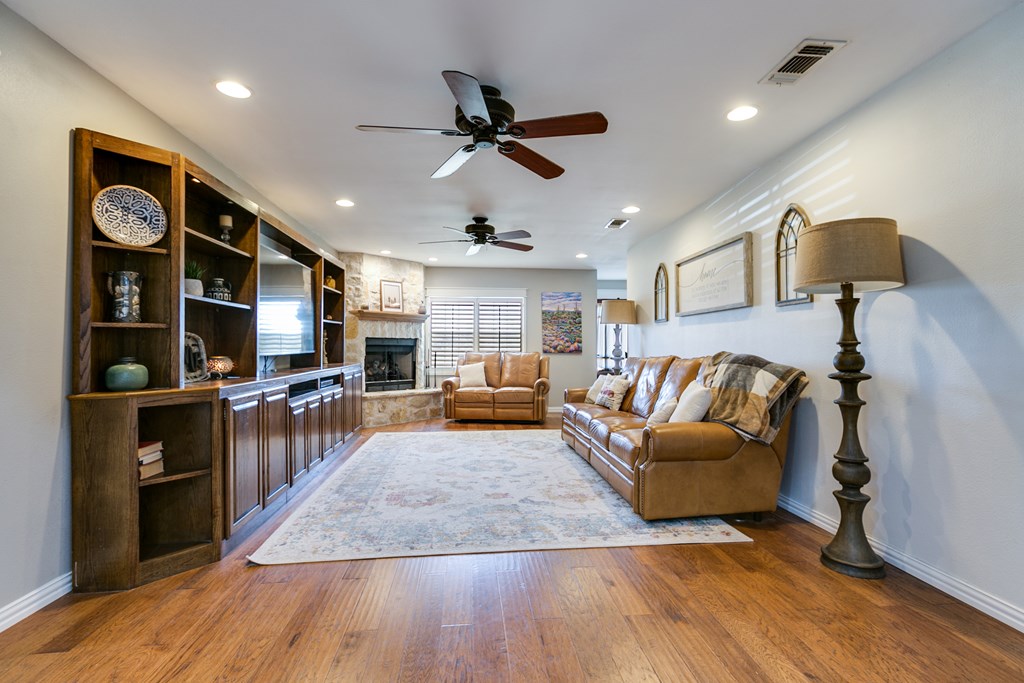 15555 Deer Valley Loop Property Photo 7