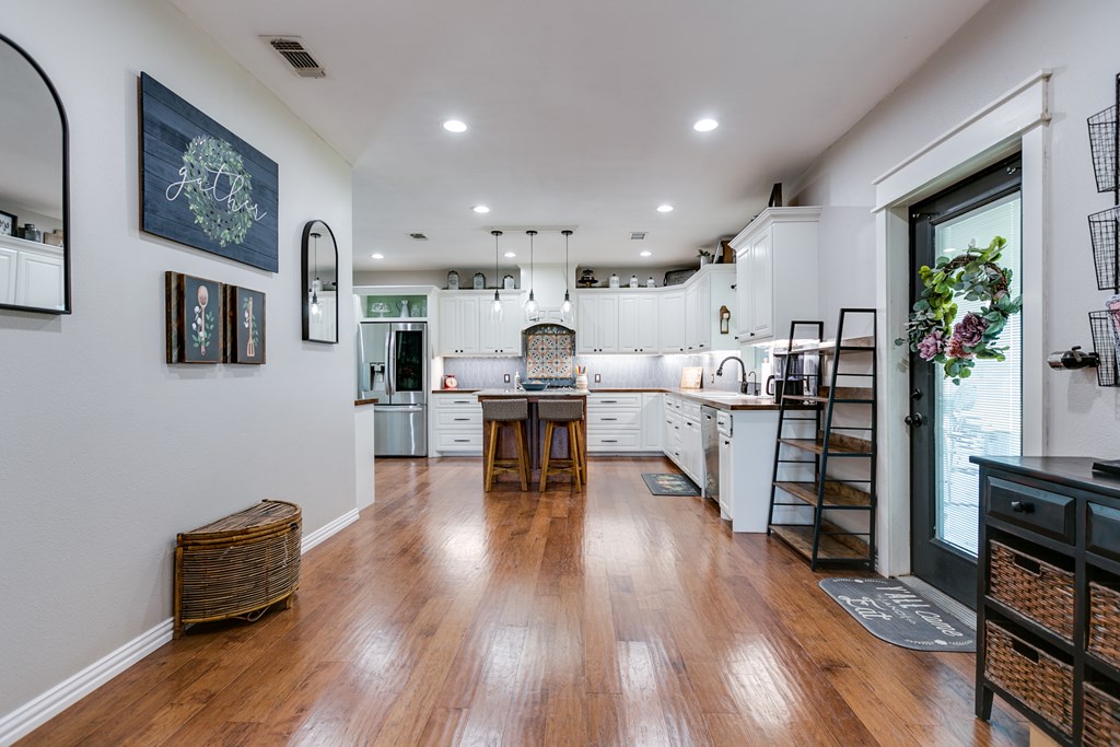 15555 Deer Valley Loop Property Photo 9
