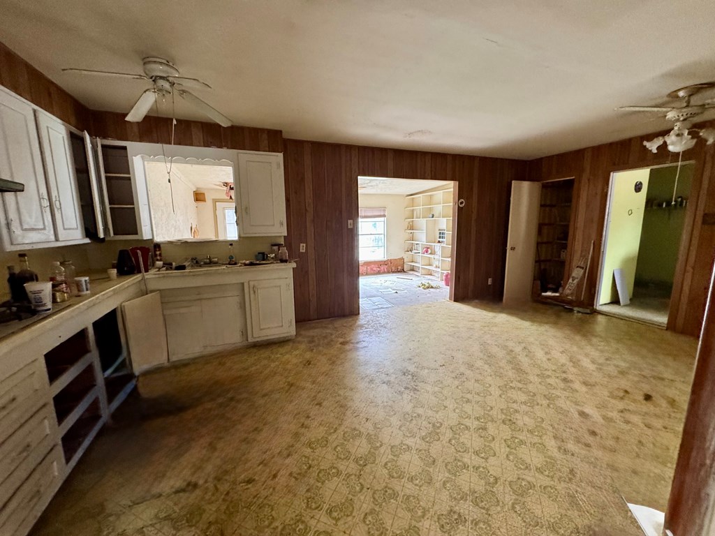 2205 Stanton St Property Photo 3