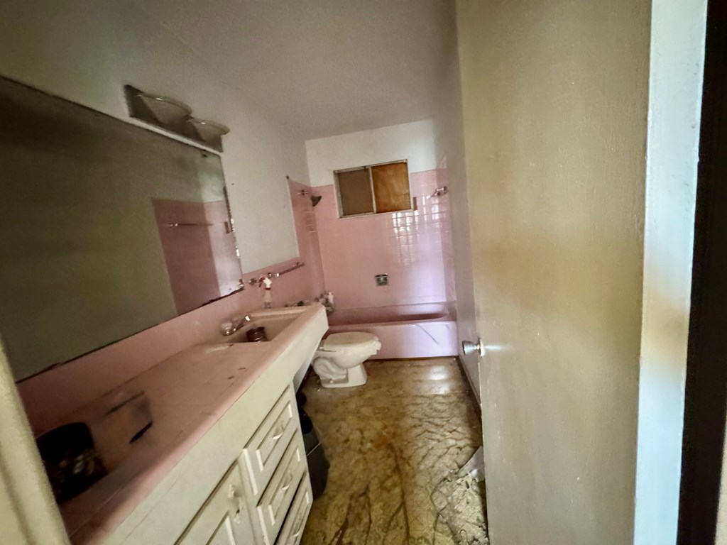 2205 Stanton St Property Photo 7