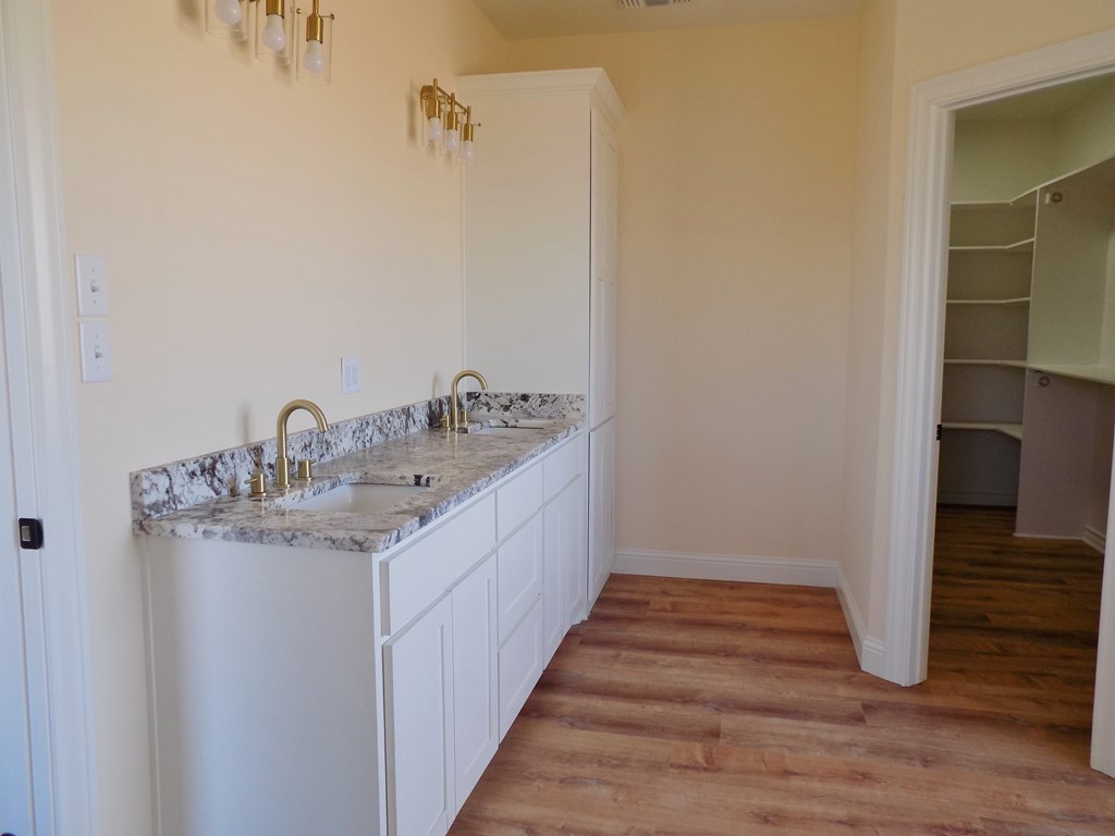 2922 Reindeer Run Property Photo 8