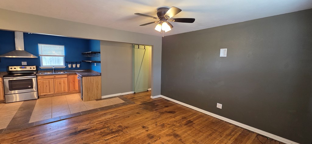 207 Maddox St Property Photo 9