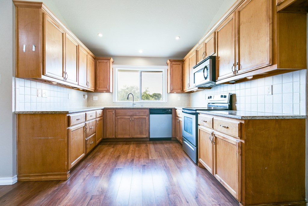 4506 Oak Grove Blvd Property Photo 5