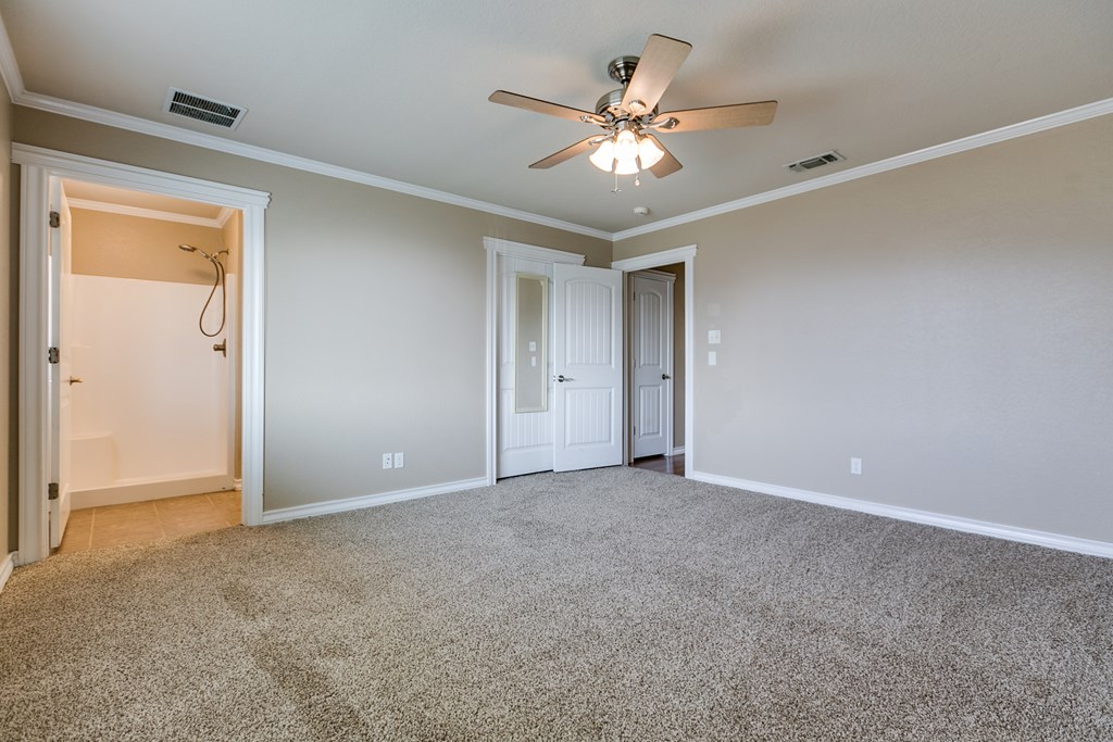 4506 Oak Grove Blvd Property Photo 8