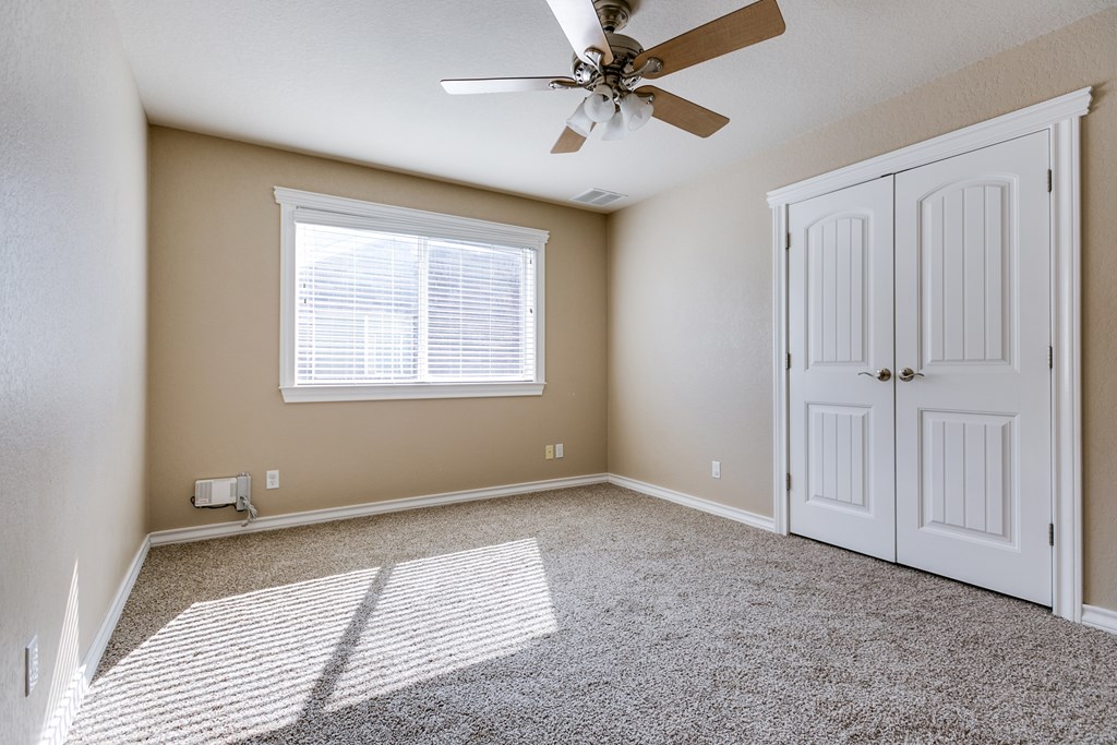 4506 Oak Grove Blvd Property Photo 11