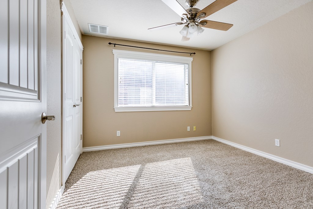 4506 Oak Grove Blvd Property Photo 12