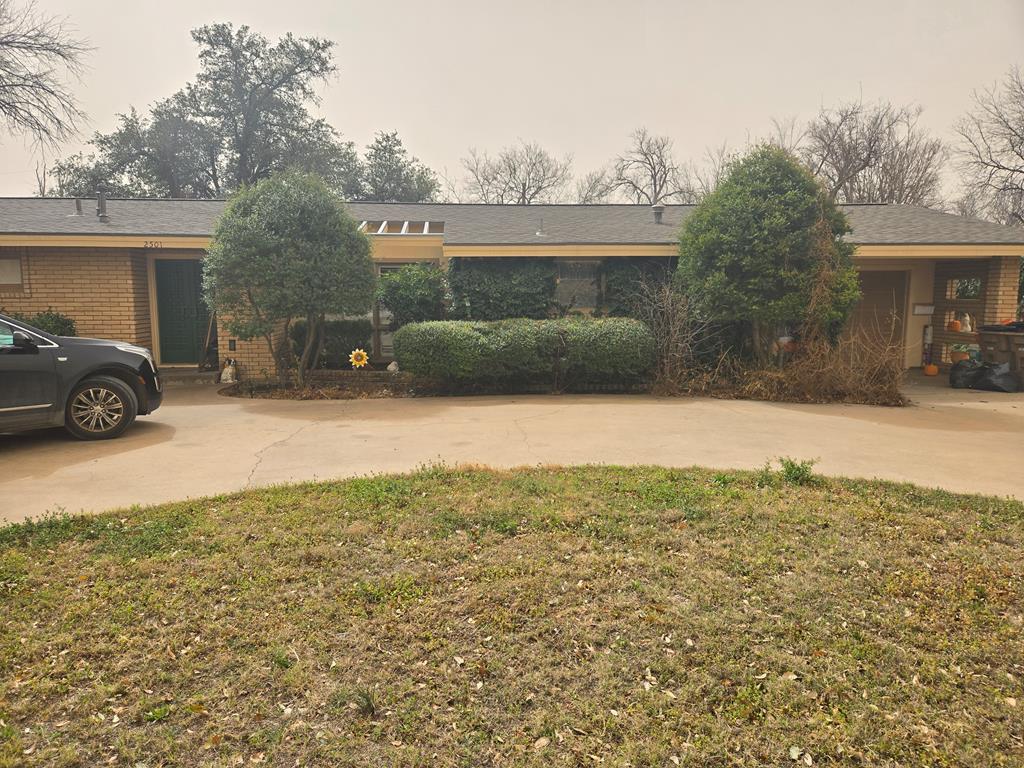 2501 Oxford Ave Property Photo