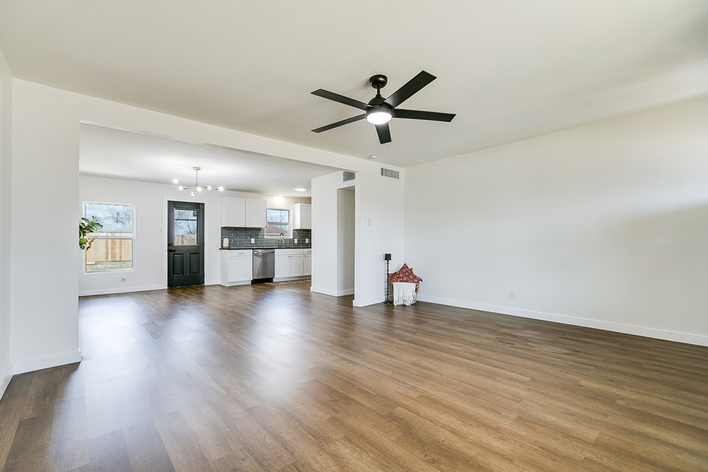 1906 Chapman St Property Photo 6